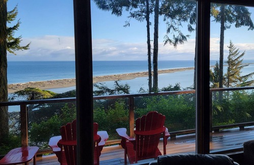 Sequim House | Spacious shorefront cabin with Dungeness National Wildlife Refuge views