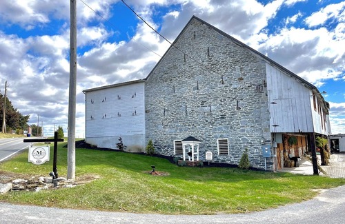 Ephrata Apartment | Spacious SIgnature Suite on country farmland and a beautiful farmland view from windows and front porch