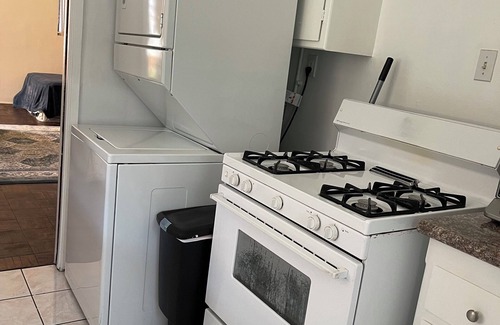 Pico Apartment | Spacious Single Apt D In Santa Monica