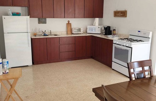 San Jose House | Spacious SINGLE STORY spacious 3bd + 1 with A/C. 3 side wrap around veranda.