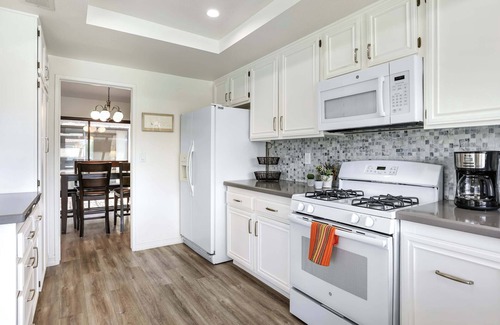 Palm Springs Condo | Spacious Single-Story Condo w/ Lake View