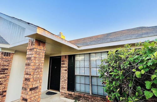 Coppell House | Spacious Single Story Home w Fenced in Backyard - Pet Friendly