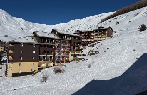 Allos Apartment | Spacious ski apartment for 7P, sauna pool