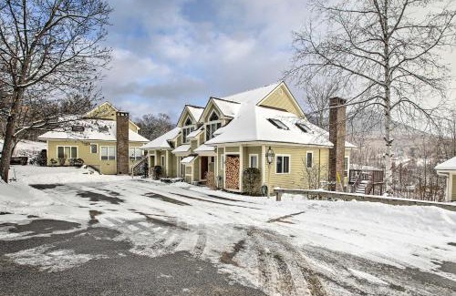Jackson House | Spacious Ski-inandOut Black Mountain Home with Deck!