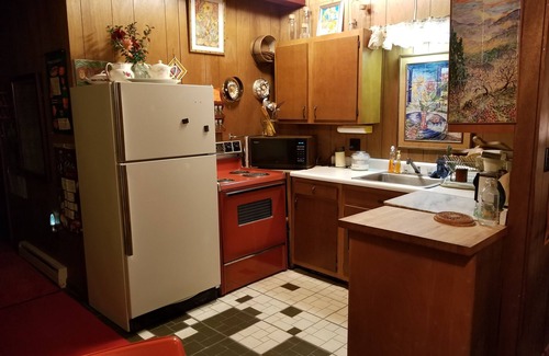Waitsfield Ski Chalet | Spacious Skihouse on MRG with Deck, 2 Kitchens, W/D, Minutes from Foliage Rides
