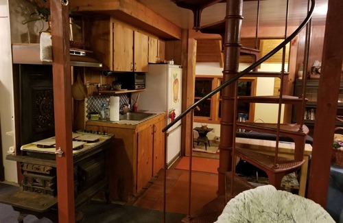 Waitsfield Ski Chalet | Spacious Skihouse on MRG with Deck, 2 Kitchens, W/D, Minutes from Foliage Rides