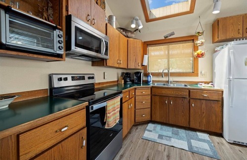 Huntington House | Spacious Snake River Getaway – Waterfront at Brownlee Reservoir w/Boat Launch