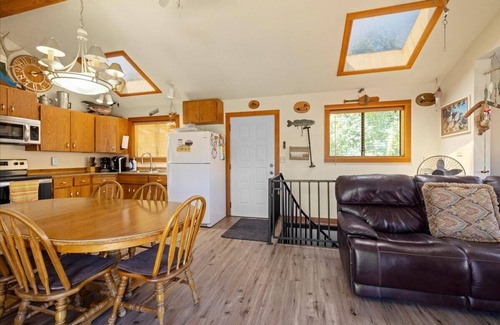 Huntington House | Spacious Snake River Getaway – Waterfront at Brownlee Reservoir w/Boat Launch