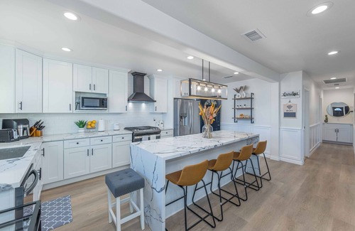 Midway City House | Spacious Socal Villa Minutes to Disneyland and Attractions