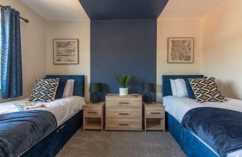 Portswood House | Spacious Southampton House Sanctuary in the City