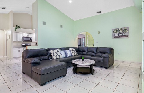 Carrollwood House | Spacious Space to Make Memories@Beach City