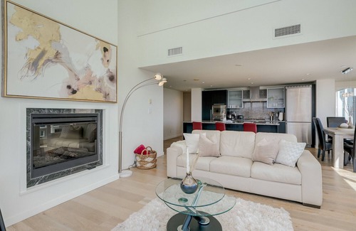 Downtown Victoria Condo | Spacious Splendour-Panoramic Views from 12th Floor Luxury Condo, AC, Pool and Parking