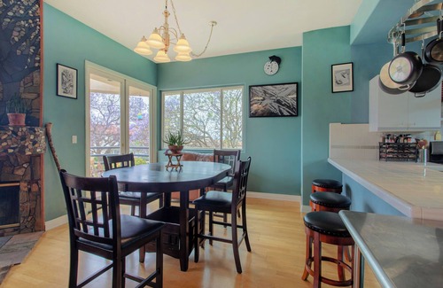 Central San Pedro Condo | Spacious split-level condo in quiet neighborhood