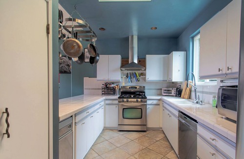 Central San Pedro Condo | Spacious split-level condo in quiet neighborhood