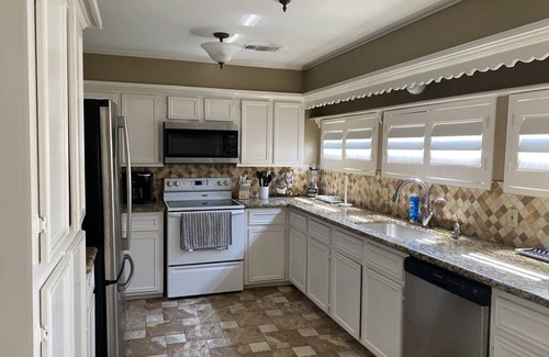 Nassau Bay House | Spacious Split-Unit Home in Nassau Bay, Texas