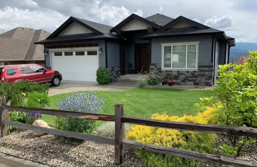 Black Mountain House | Spacious, spotless, self-contained suite with panoramic views