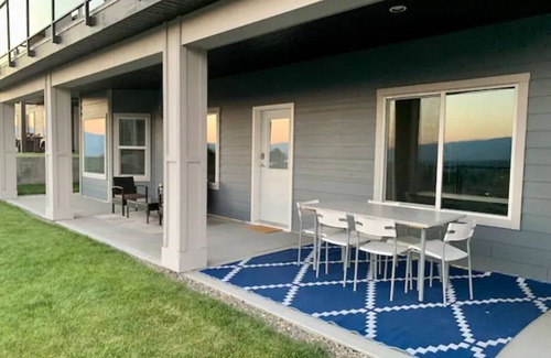 Black Mountain House | Spacious, spotless, self-contained suite with panoramic views