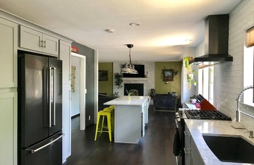 Mountain View District House | Spacious Stay : 2 Living Rooms + Patio : Sleeps 13