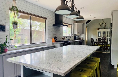 Mountain View District House | Spacious Stay : 2 Living Rooms + Patio : Sleeps 13