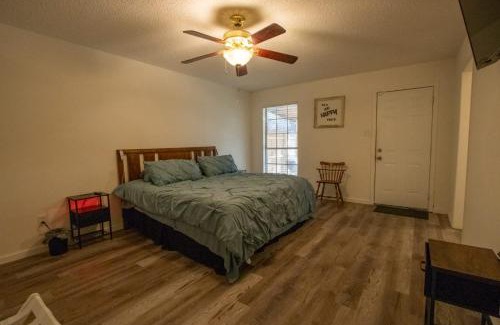 Fort Worth House | Spacious Stay for 12 - Central Fort Worth