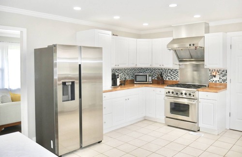 Pineville House | Spacious Stay Near Carowinds Amusement Park | Newly Remodeled | Fenced Yard | Pet & Family Friendly