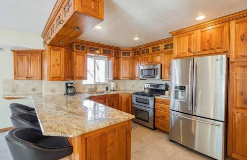 North Salt Lake House | Spacious Stay near Airport, Downtown & Ski Resorts