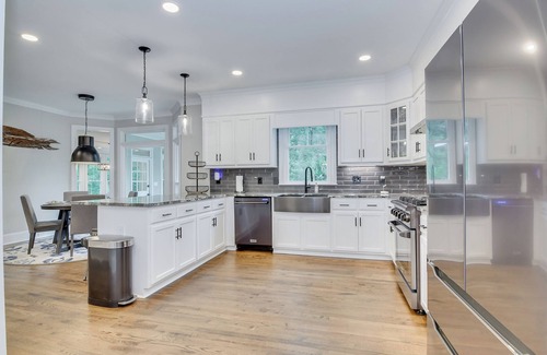 Martinez House | Spacious Stay off Stevens Way