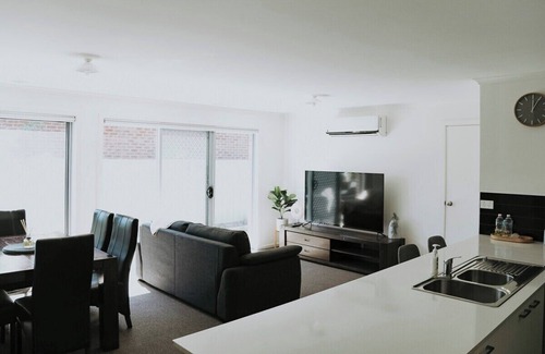 Bendigo House | Spacious Stay On Shamrock, Bendigo