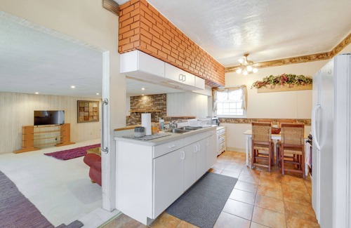 Maple Heights Apartment | Spacious Studio - 5 Mi to MGM Northfield Park!