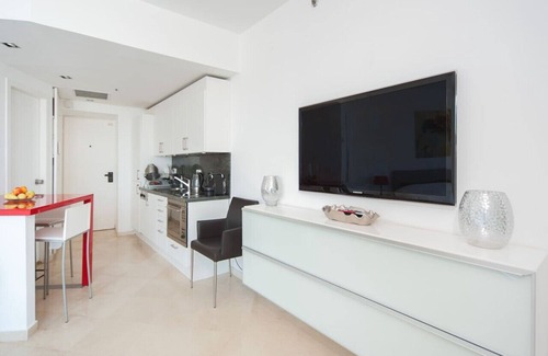 Tel Aviv Promenade Apartment | Spacious Studio Apt w Sea View 2 min from Beach