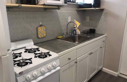 Alamedan Valley Apartment | Spacious Studio apartment *Near Balloon Fiesta Park*Air Conditioned