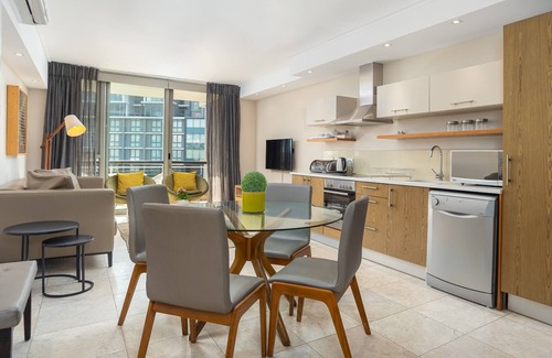 Flora Park Apartment | Spacious Studio Apartment on the Canals in CT