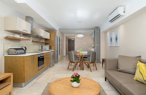 Flora Park Apartment | Spacious Studio Apartment on the Canals in CT