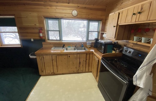 McMillan House | Spacious Studio apartment. Private parking w/garage.