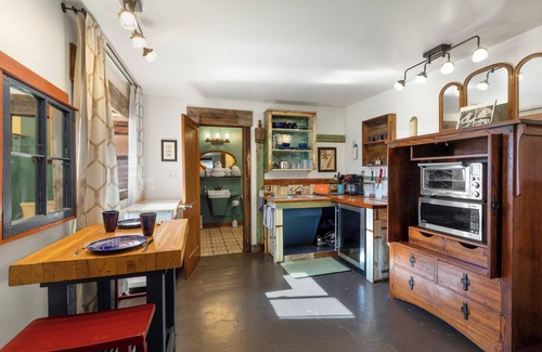 Creede Apartment | Spacious Studio Apartment - Walkable to Historic Downtown Creede