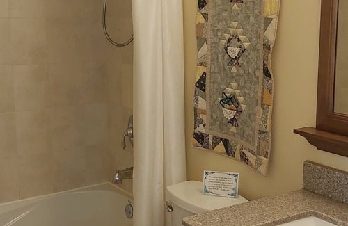 North Saanich Apartment | Spacious Studio close to Sidney by the Sea and 25 mins to Victoria