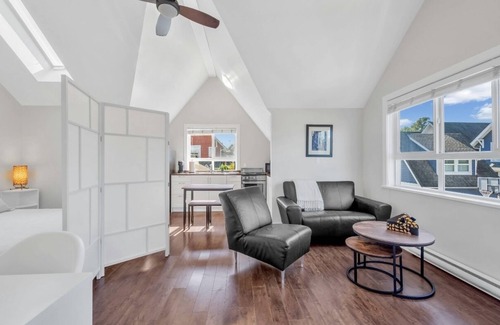 Queensborough Apartment | Spacious Studio Loft in Queensborough
