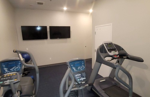 Downtown Apartment | Spacious Studio Downtown minutes from hospital