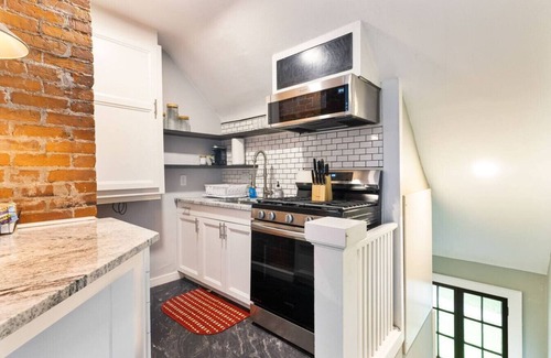 Near East Columbus Apartment | Spacious Studio - Historic Woodland