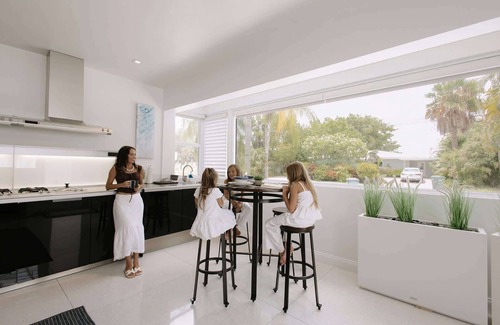 Coral Heights House | Spacious Studio in the Heart of FTL! Hot Tub