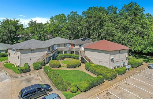 Huntsville Apartment | Spacious Studio near Huntsville Botanical Gardens