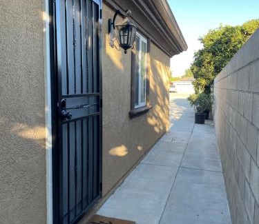 Garden Grove Apartment | Spacious studio Near Disneyland&LittleSaigon