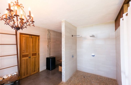 Torio House | Spacious studio with ocean view | Beachfront Boutique Hotel | pool & restaurant