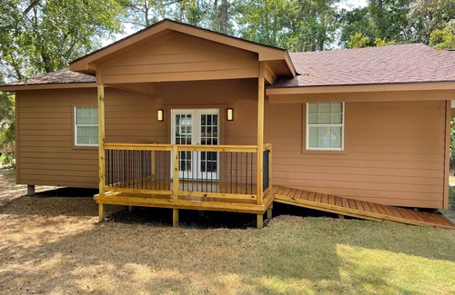 Willis Cabin | Spacious Studio Style Cabin by Small Lake
