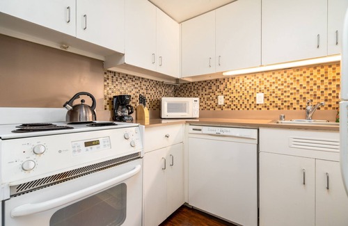 Waikiki Apartment | Spacious Studio Unit with Lagoon View! #934