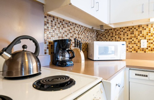 Waikiki Apartment | Spacious Studio Unit with Lagoon View! #934