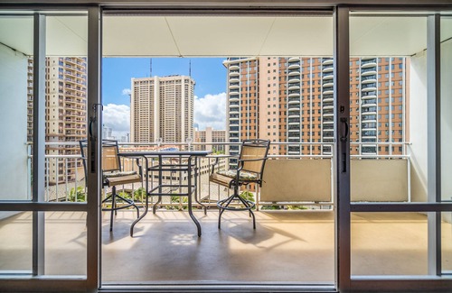 Waikiki Apartment | Spacious Studio Unit with Lagoon View! #934