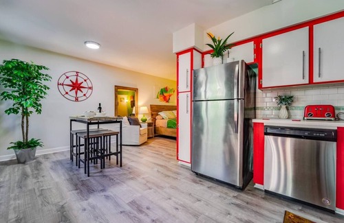 Coral Ridge Apartment | Spacious Studio w/Private Patio & Grill