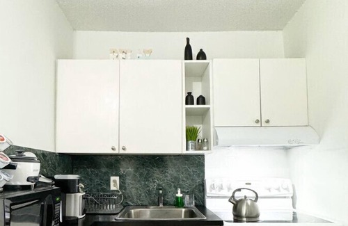 Allapattah House | Spacious Studio With Private Backyard