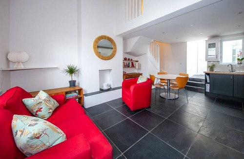 Portobello House | Spacious & Stylish 1BD Cottage—Portobello Dublin!